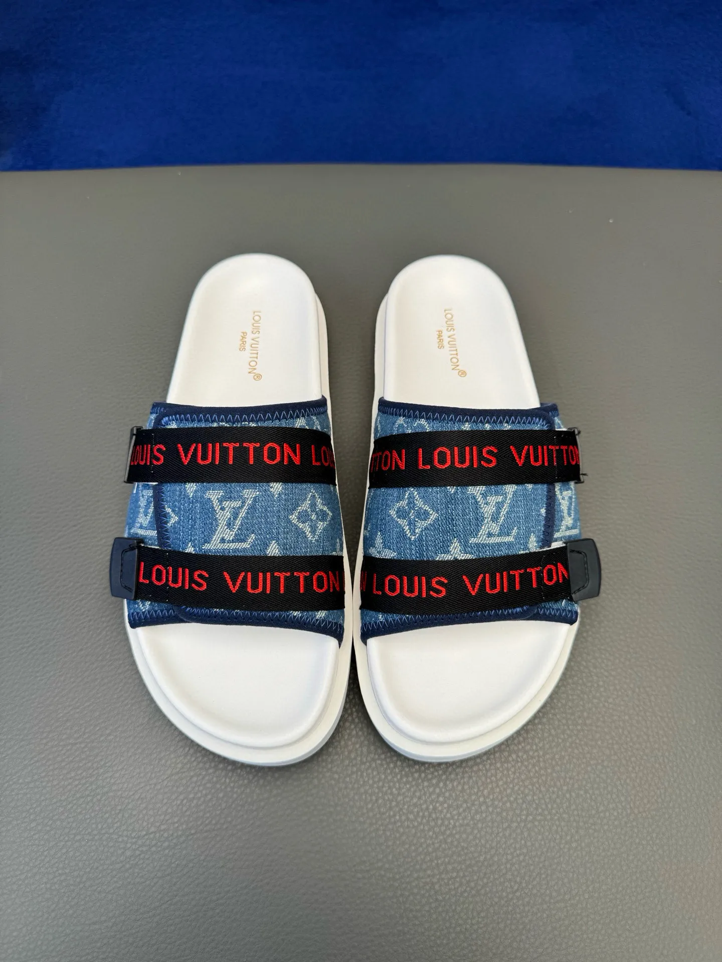 [L Home] P: 340💰Size: 38-45 Top purchasing lv men's summer slippers, classic presbyopia with soft real leather lining, unique color splicing effect, distinctive personality, fashionable and trendy essential style, light and comfortable. Lightweight and tough rubber insole, micro ridged foam outsole, super comfortable!